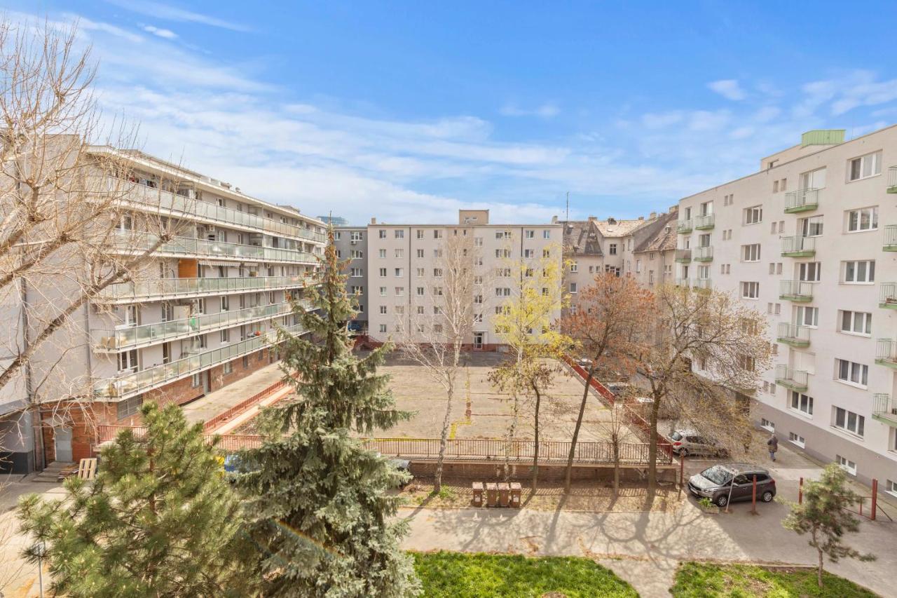 Appartement Lam Concrete - Ac - Balcony à Bratislava Extérieur photo